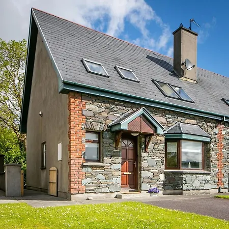 Delightful Just Steps From Town