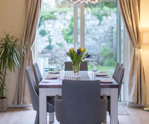 Delightful Just Steps From Town *